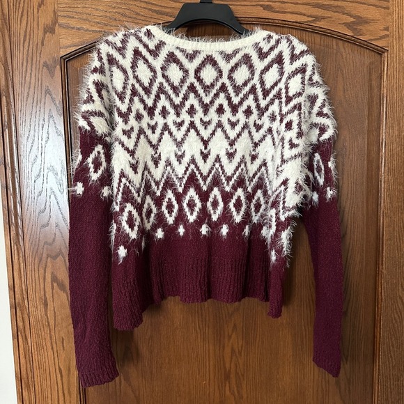 Abercrombie & Fitch Womens Sweater M/L Burgundy White Fuzzy Embellished Knit - Picture 4 of 4